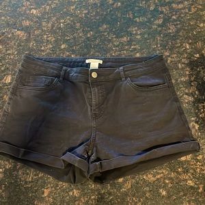 New black H&M shorts